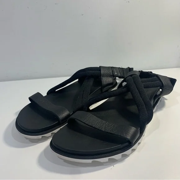 Sorel Women's Roaming Decon Sandals Black Flat Leather Fabric Criss Cross 8M - Picture 2 of 14